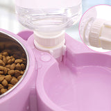 Zoom sur la gamelle à réservoir d'eau rose